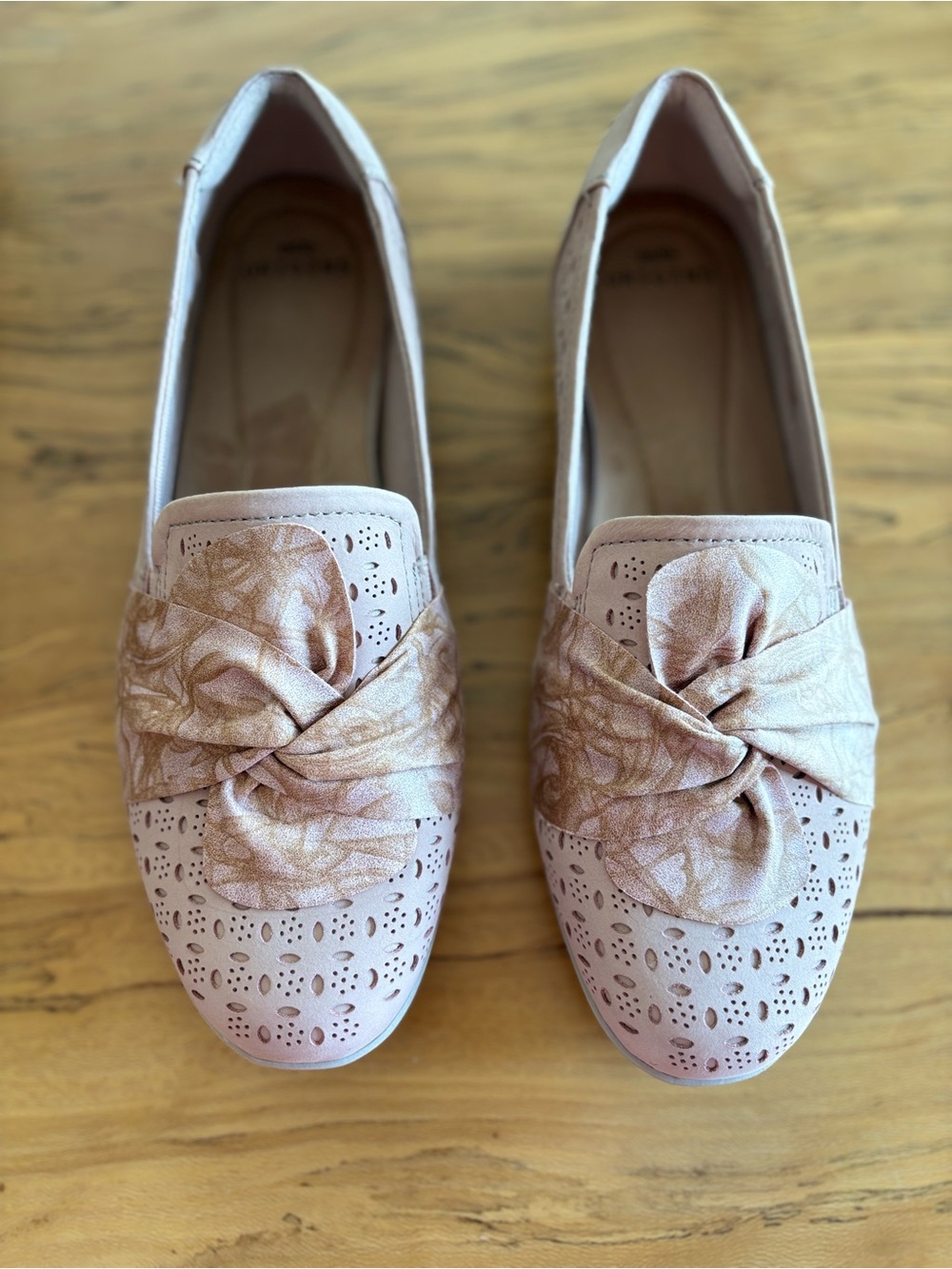 Earth Origins Finley Wide Dusty Pink Floral Bow Laser Cut Loafers Women’s 11